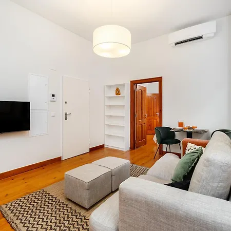 Whome Modern Comfort In Old Apartment Lisbon